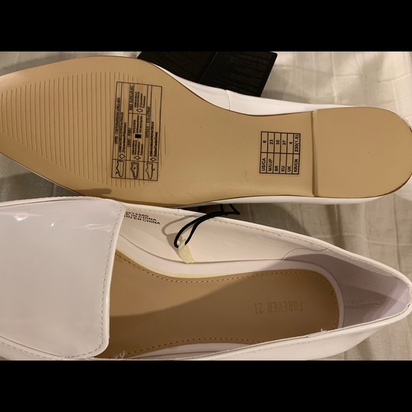 White flat shoes - Picture 3 of 4